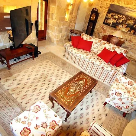 Villa 3 Bedroom Farmhouse Xaghra
