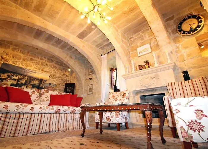 3 Bedroom Farmhouse Villa Xagħra